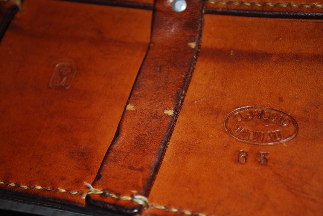 スイス軍 レザーアモポーチ マガジンポーチ 革製弾薬入れ - メルカリ