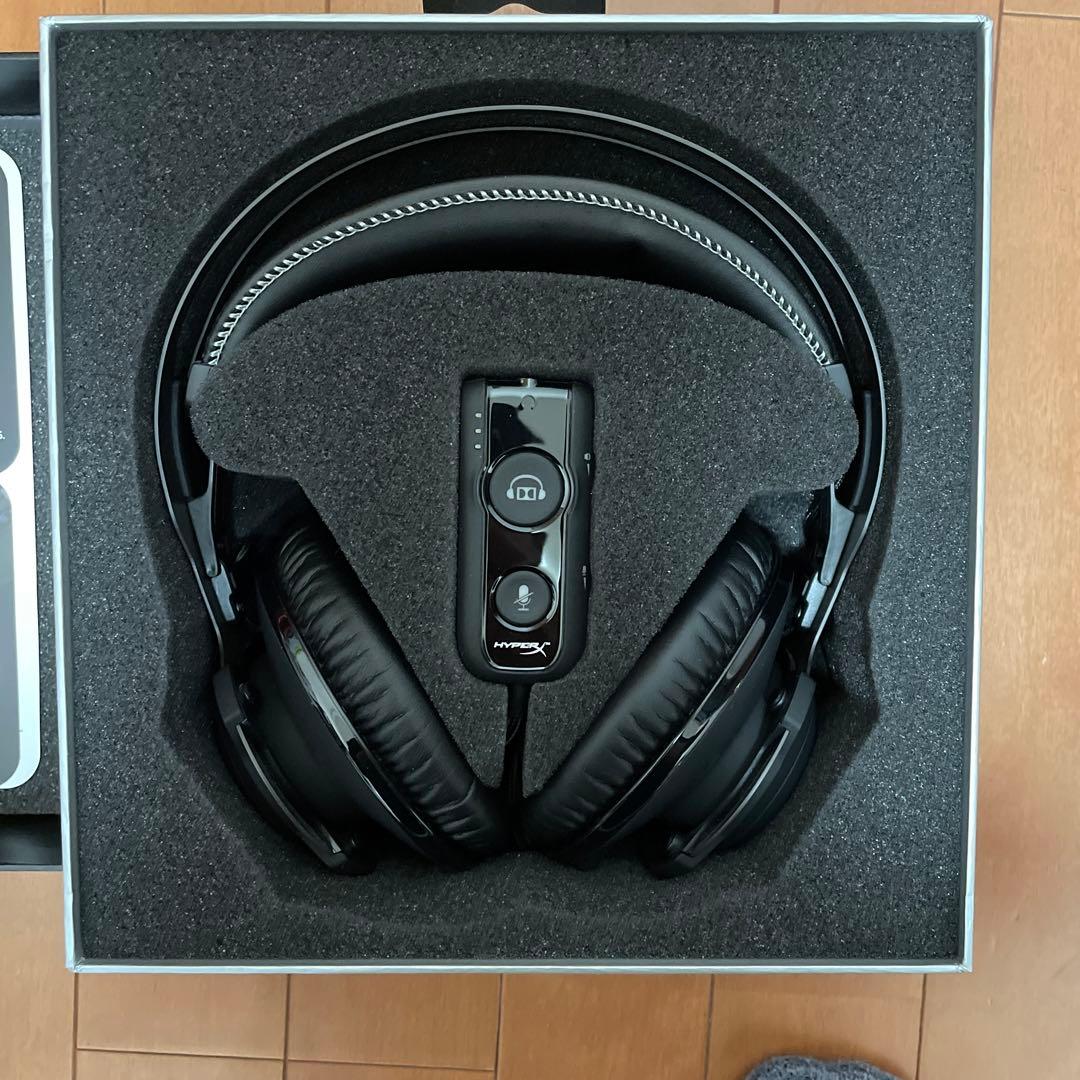 箱には少しキズがあります。本体は間違えて買ってしまった物なので未使用です。