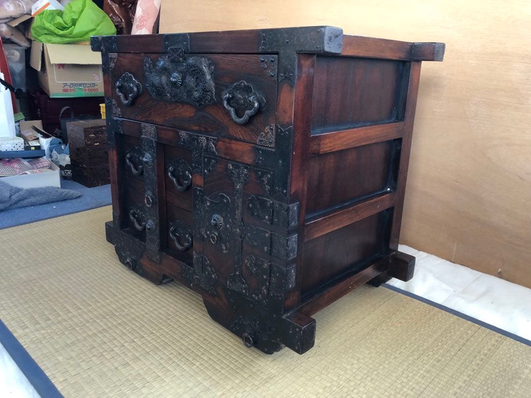 O*A様 伝統的な日本の木製箪笥 O*A様 伝統