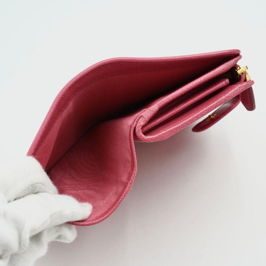 未使用に近い】PRADA L字 サフィアーノ 三角プレート トライアングル