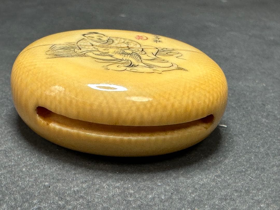 極上　印籠　根付　時代物　天然素材　アンティーク　和彫　骨董　飾り物　古美術品