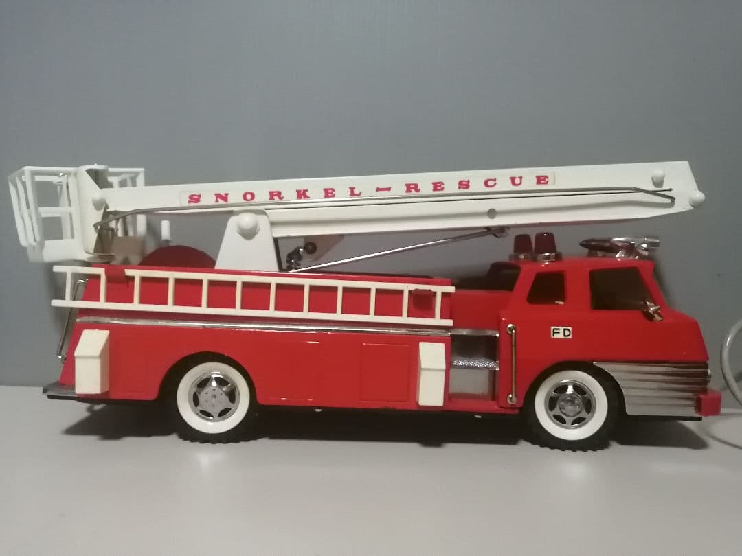 シュノーケル消防車　アメリカンレトロトイ　ブリキ製