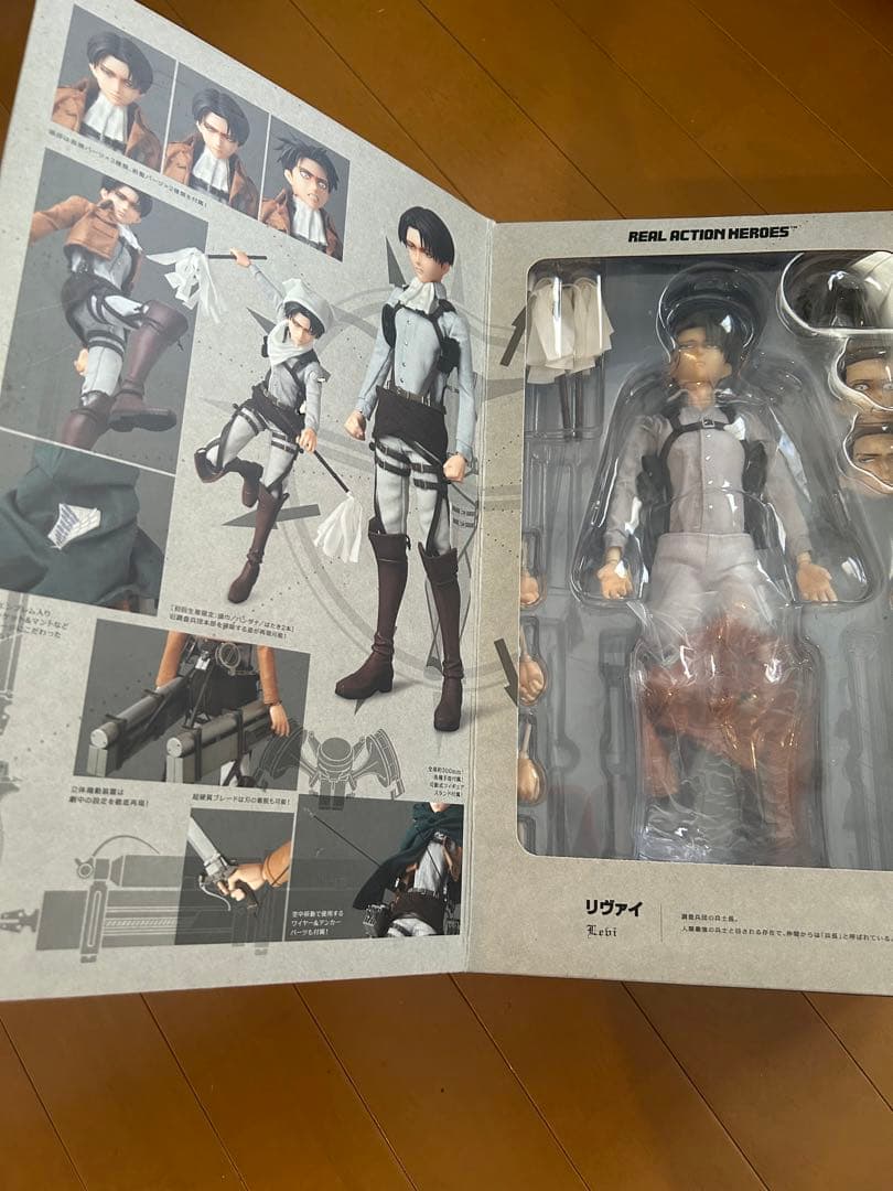 新品未開封！進撃の巨人 リヴァイ 初回生産限定版 フィギュア