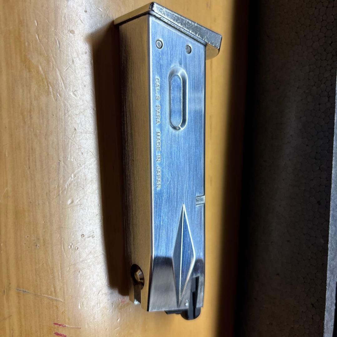 東京マルイ M92F クロムステンレス ガスガン　予備マガジン一個付属