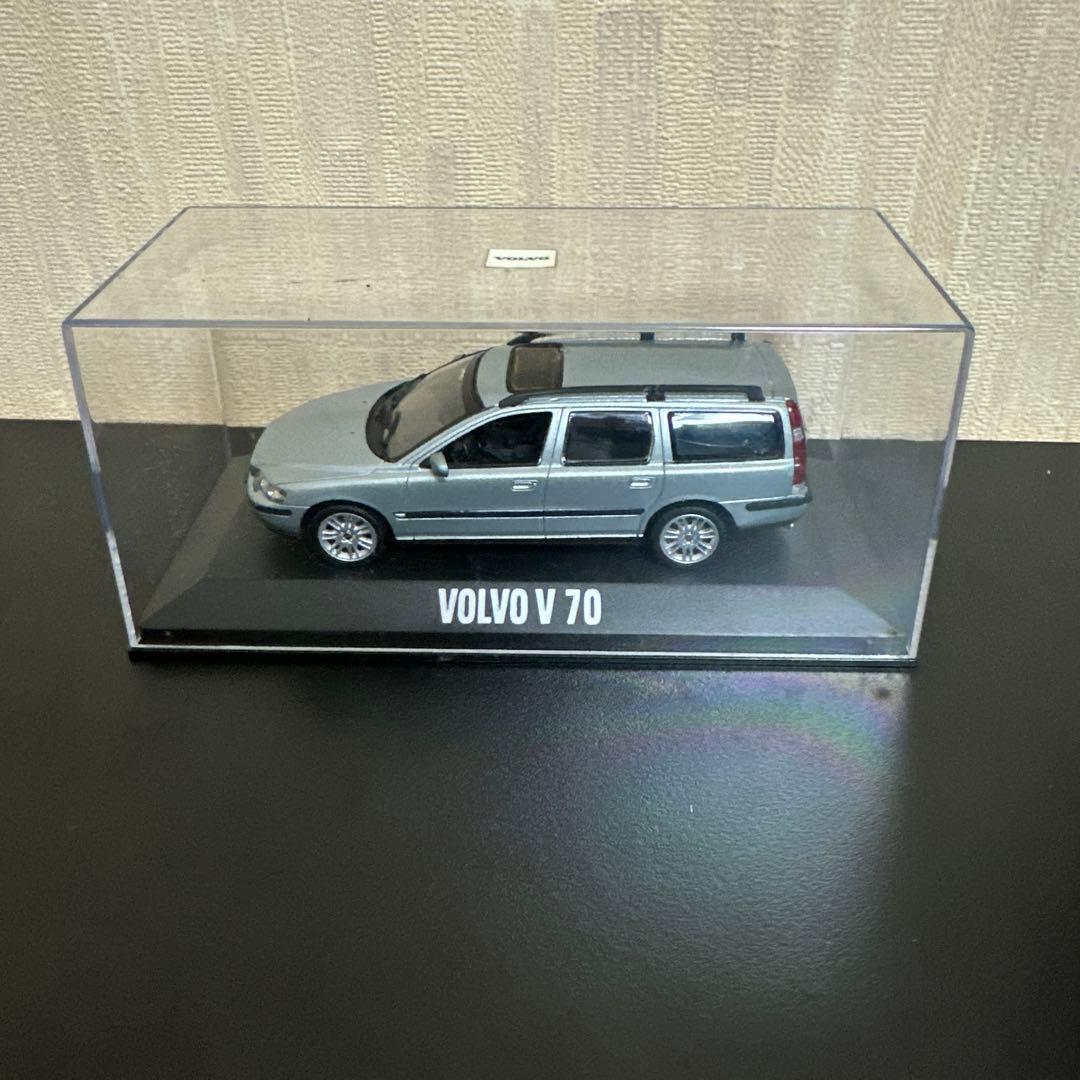 ボルボ V70 1/43 スケールモデル　ミニチャンプス