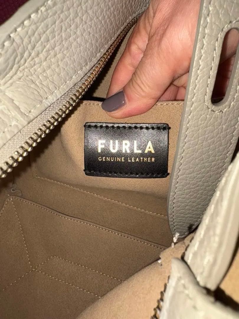 FURLA ベージュグレー レザー ショルダーバッグ