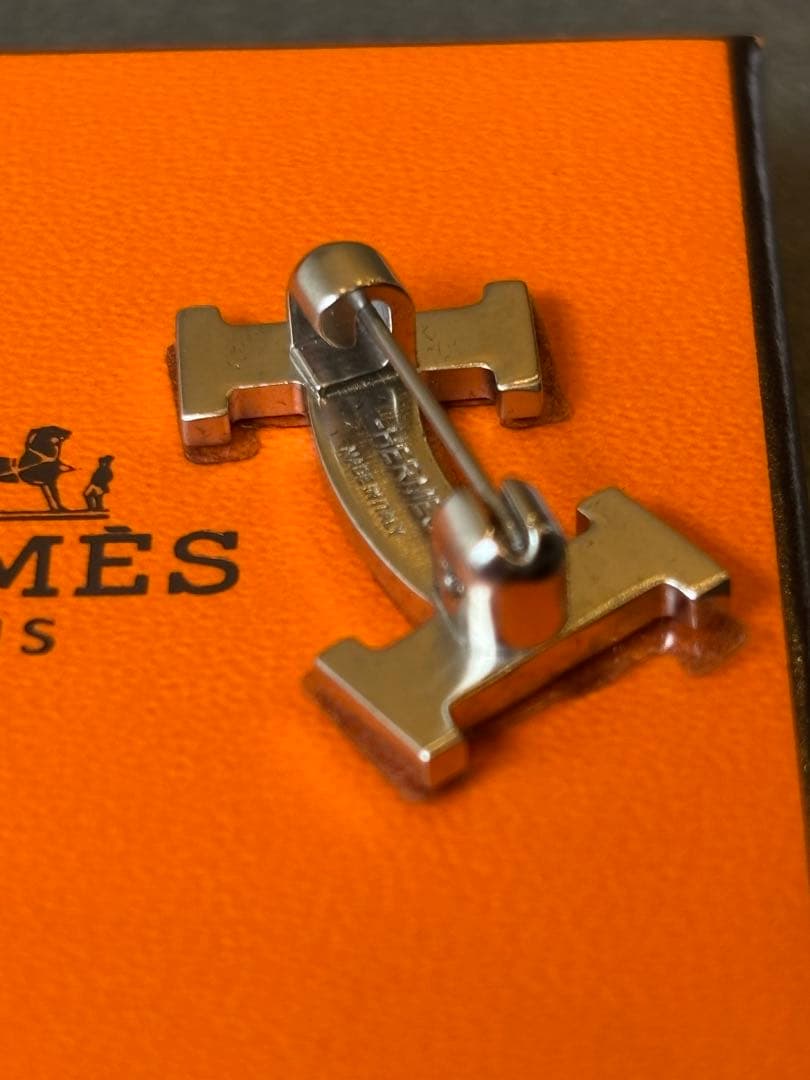 HERMES⭐︎エルメス 未使用 Hスマイル ブローチ エルメス HERMES H