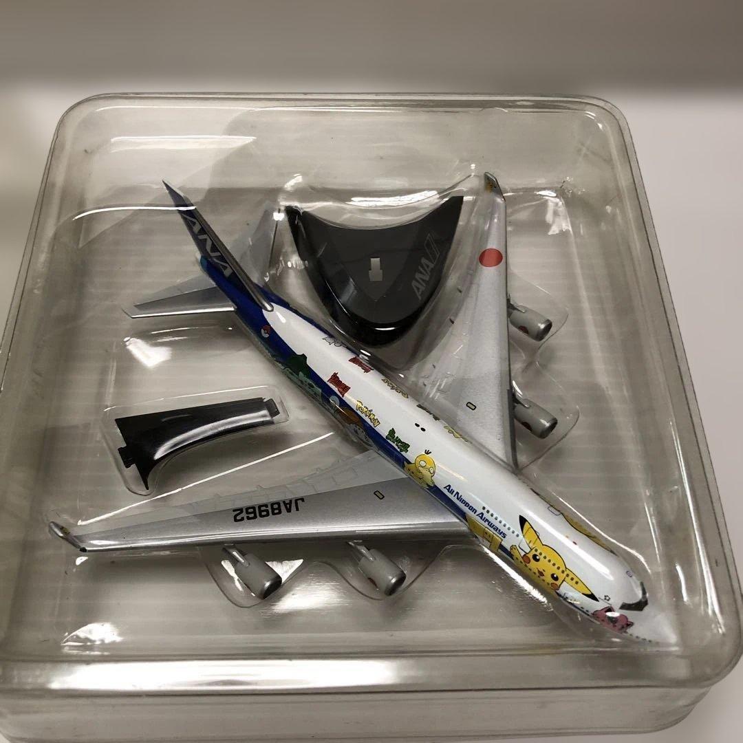 全日空商事　1/500 747ー400ポケモン　2機