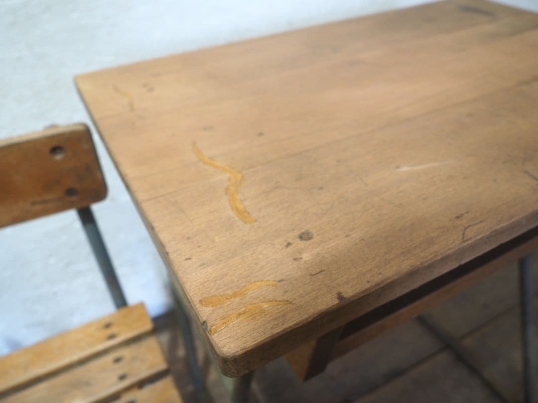 1241 ヴィンテージ 古い木と鉄のテーブルとイスのセット 机 デスク レトロ