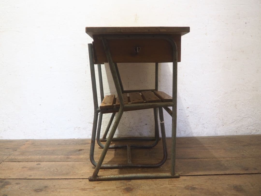 1241 ヴィンテージ 古い木と鉄のテーブルとイスのセット 机 デスク
