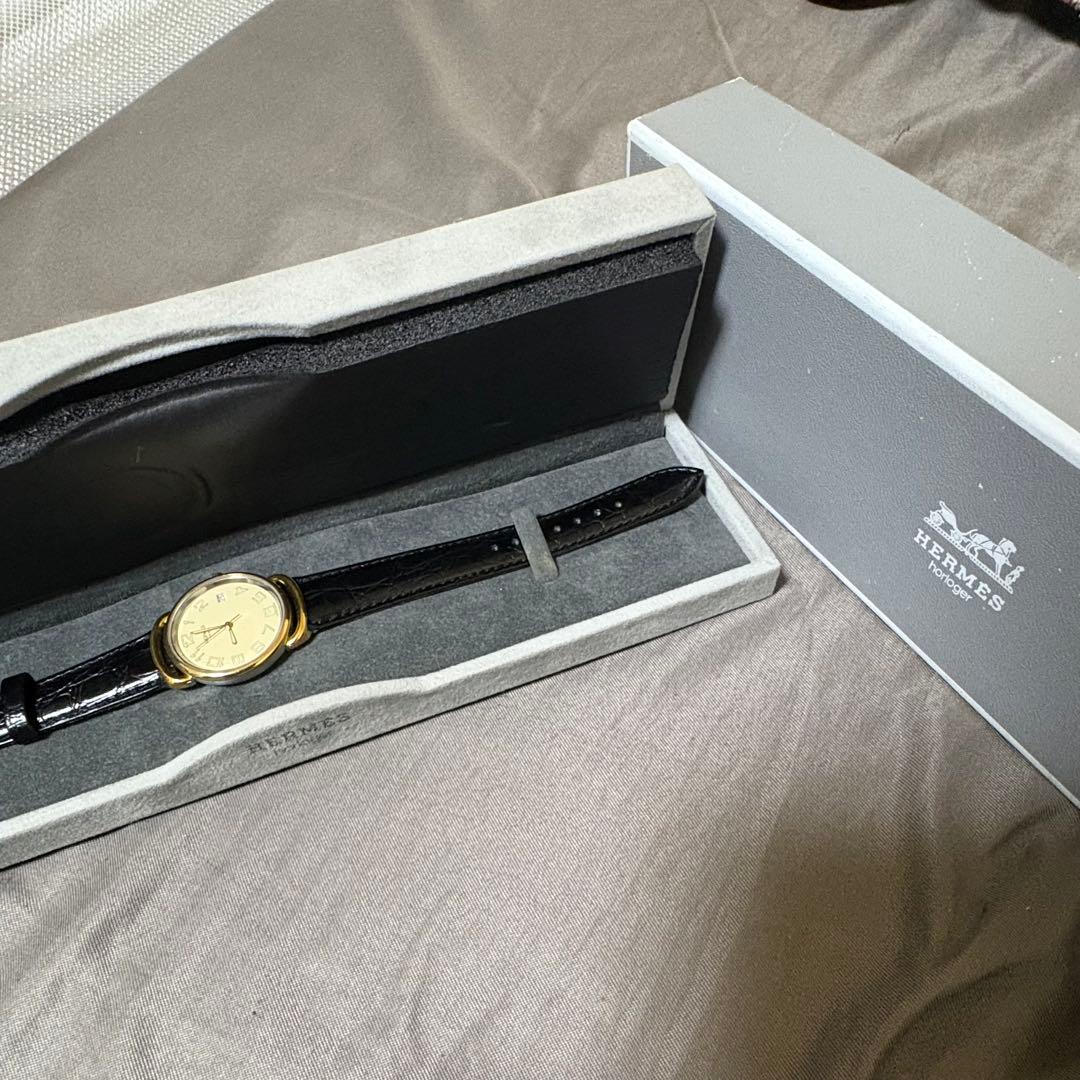 マ*ロ様 メルカリ最安値！HERMES 腕時計 ゴールド/ブラック