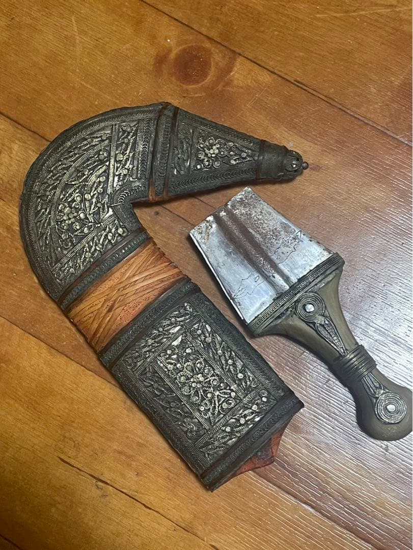 装飾的なフック状の刀 ジャンビーヤ 装飾剣】 模造 ジャンビーヤ