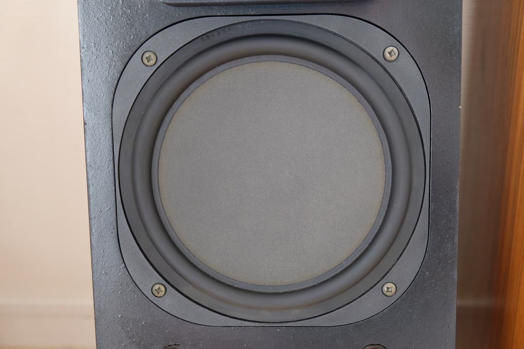 英国製 CELESTION 1 、チタニウムドーム型ツイーターで明瞭でリアルな音