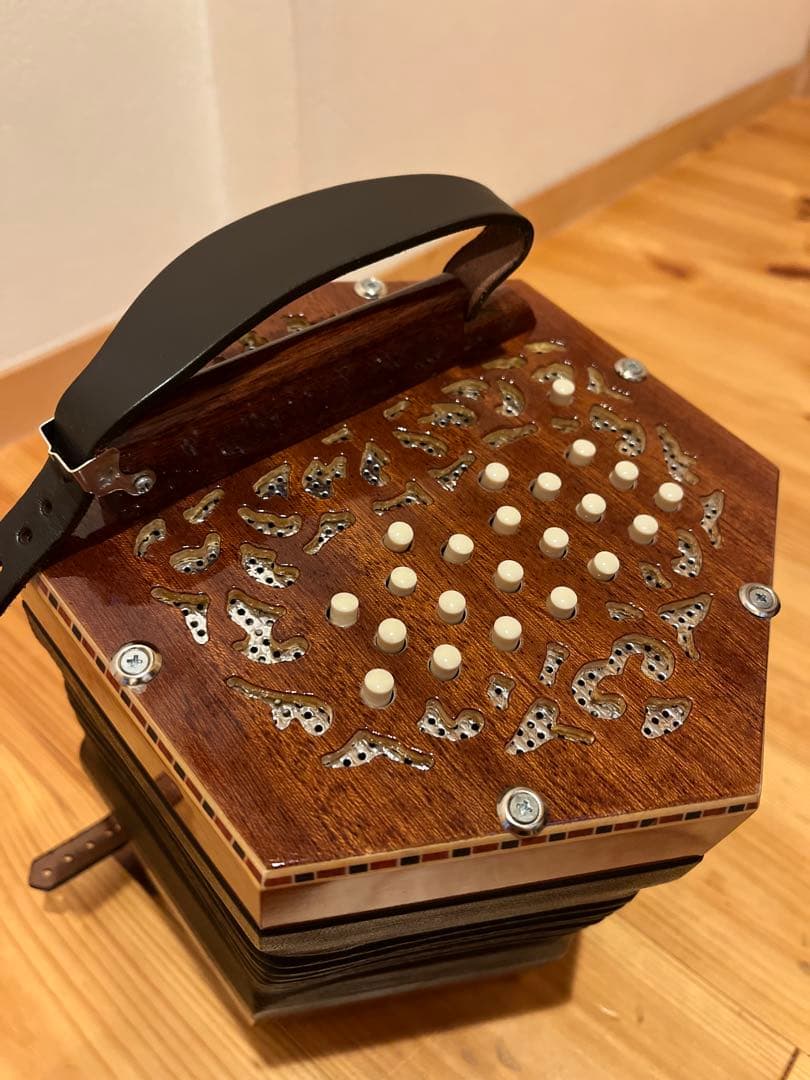 40ボタン　コンサーティーナ 木製 六角形