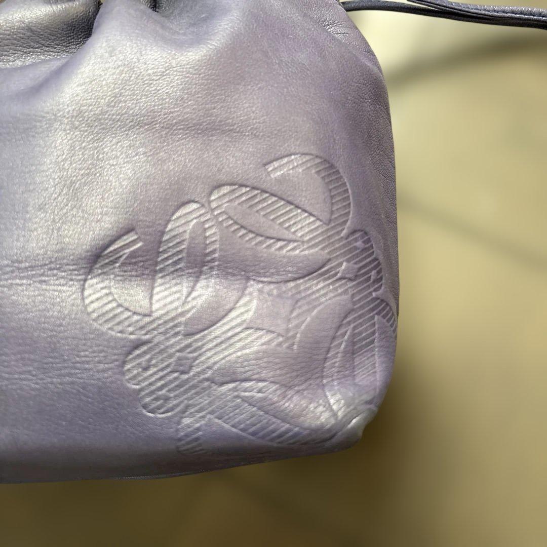 美品● ロエベ ショルダーバッグ 巾着 アナグラム ロゴ 紫レザー