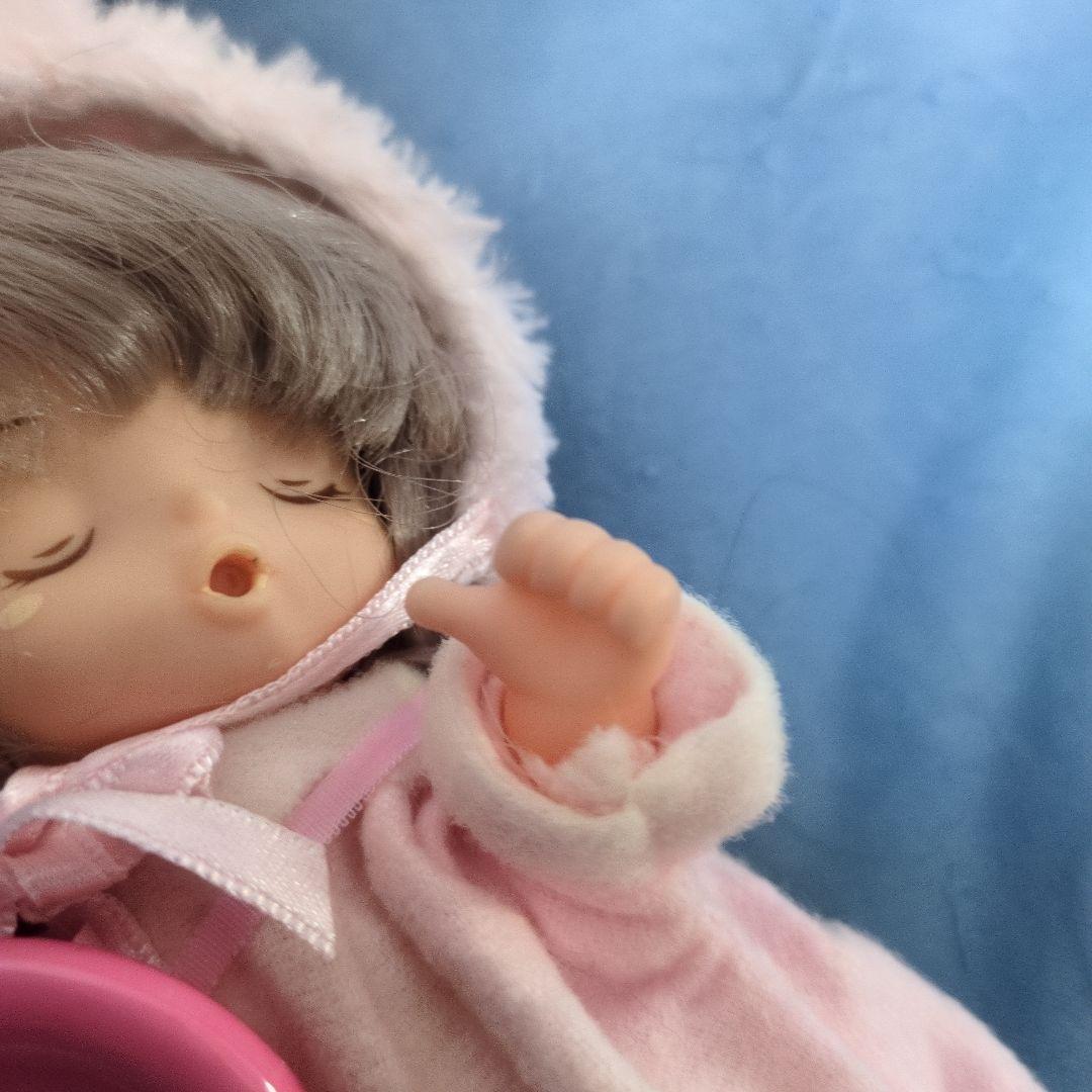 とんがり帽子のメモル 眠り顔のお人形 指しゃぶり人形