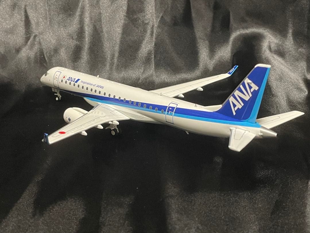 全日空商事]1/200 ANA 三菱MRJ90 滑走路パネル付 MR29008