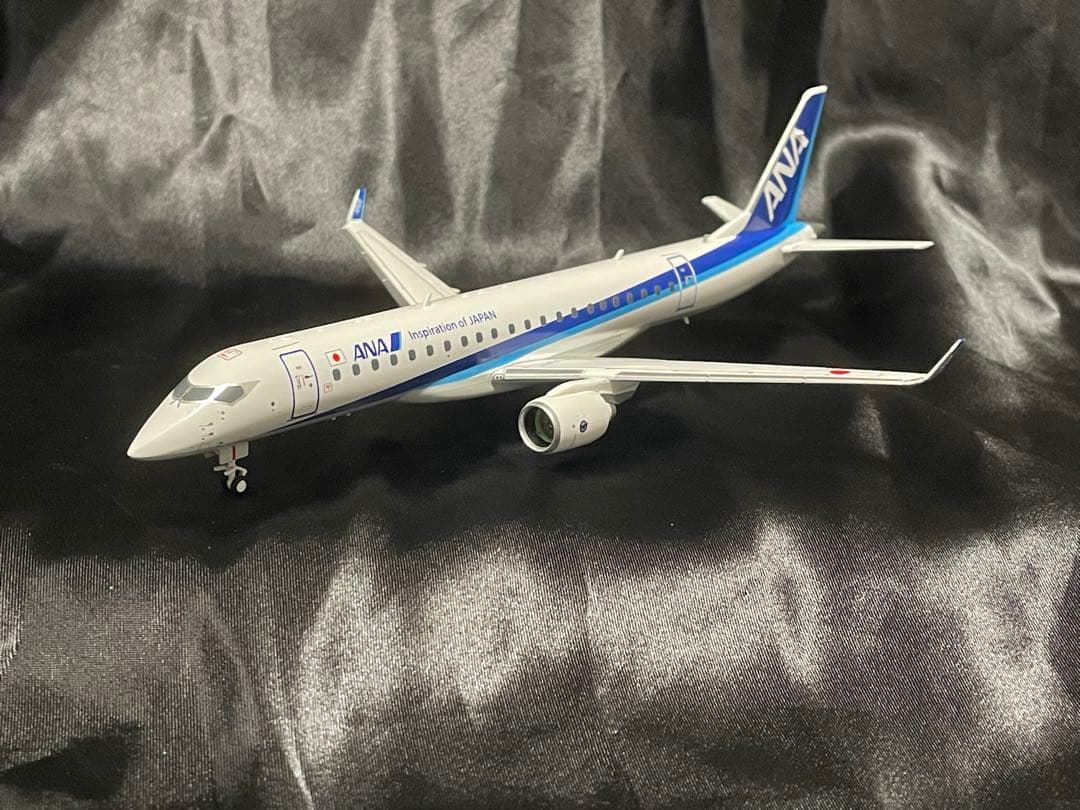 全日空商事]1/200 ANA 三菱MRJ90 滑走路パネル付 MR29008