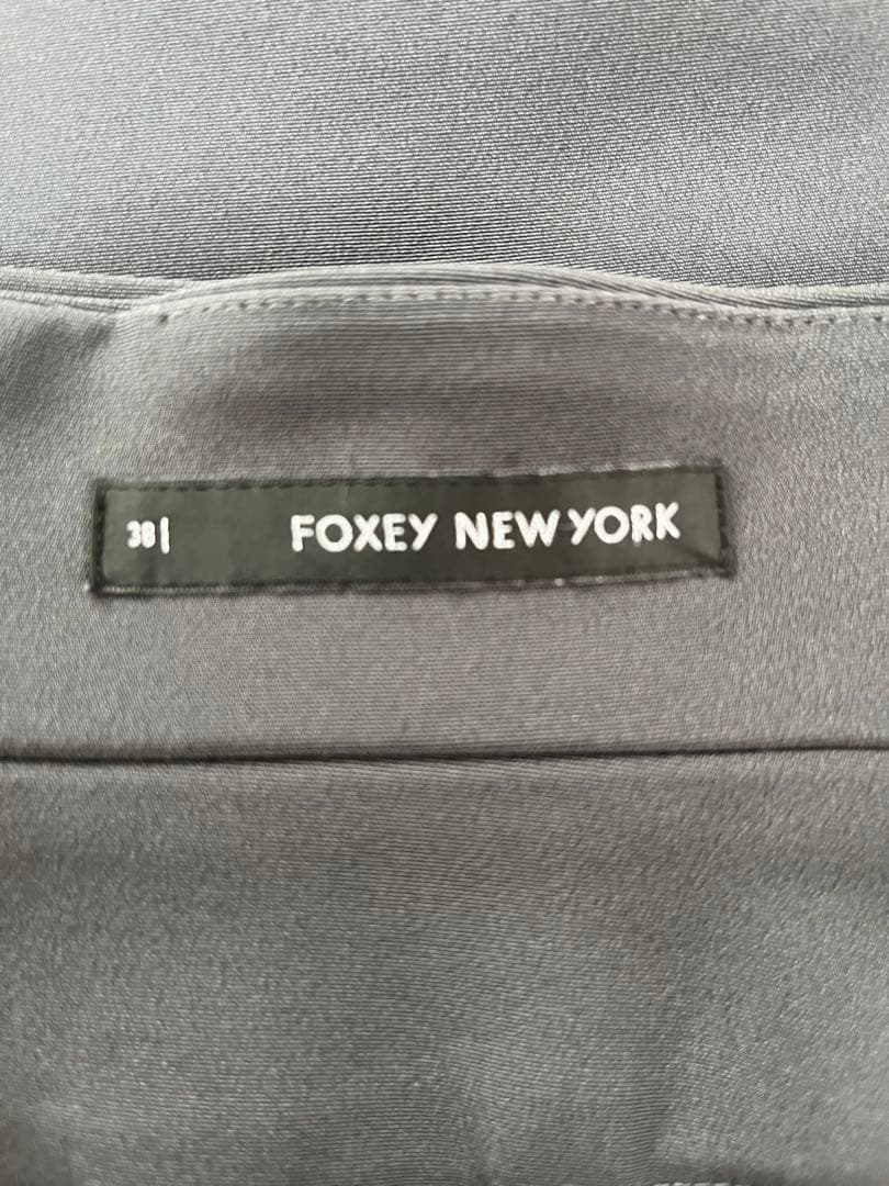FOXEY ニューヨーク スカート エナメルベルド付き38 グレー