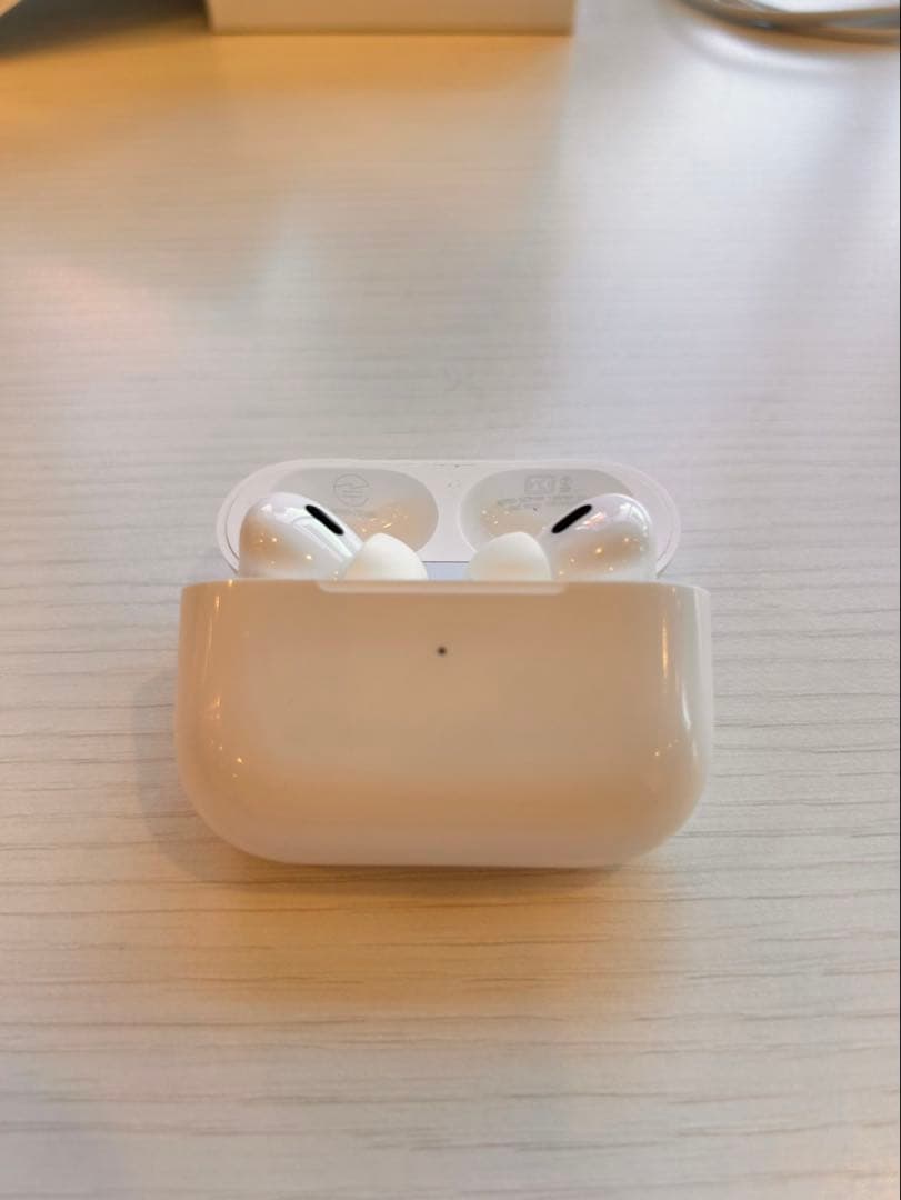 AirPods Pro 第2世代 Lightning端子 MQD83J/A