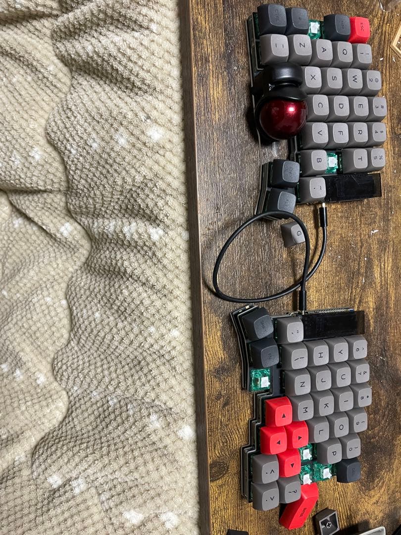 買ってすぐ使える！】keyball61組み立て済み本体 - メルカリ