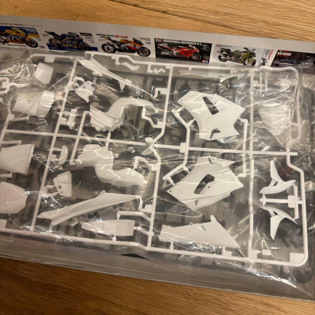 タミヤ　1/12　ヤマハ　YZR-M1　’04