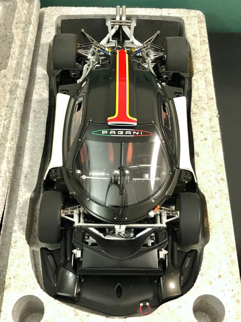 ☆絶版！オートアート￼ 1/18 パガーニ ゾンダR (イタリアンストライプ