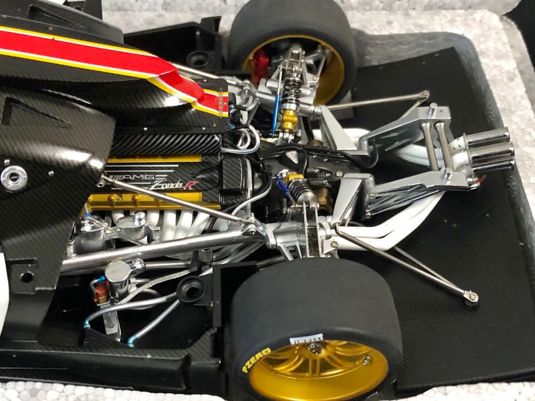 ☆絶版！オートアート￼ 1/18 パガーニ ゾンダR (イタリアンストライプ