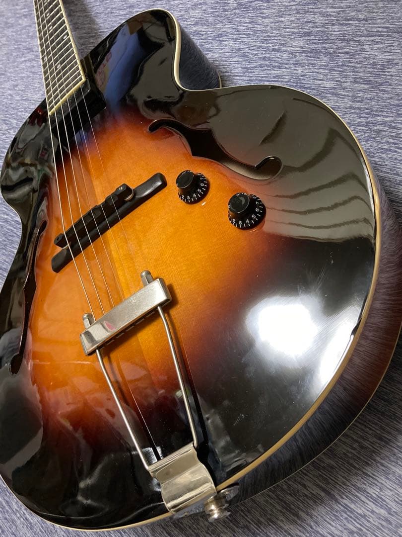 The Loar LH-600-VS 単板削り出し フルアコ