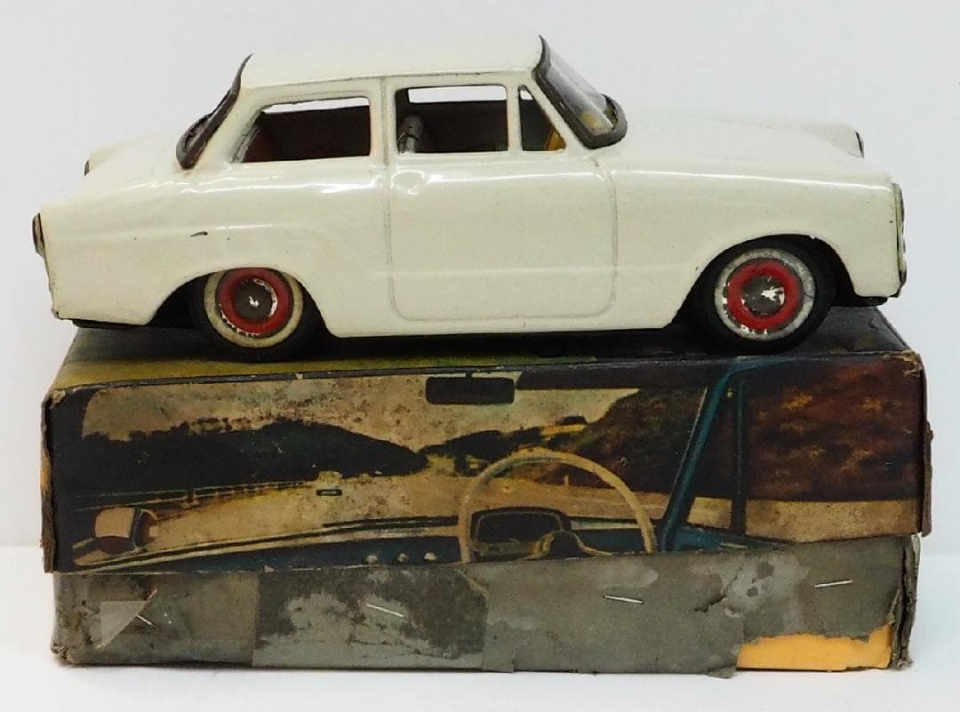 旭玩具【トヨタ パブリカ白ホワイト】ブリキ ミニチュア自動車■箱付tin car