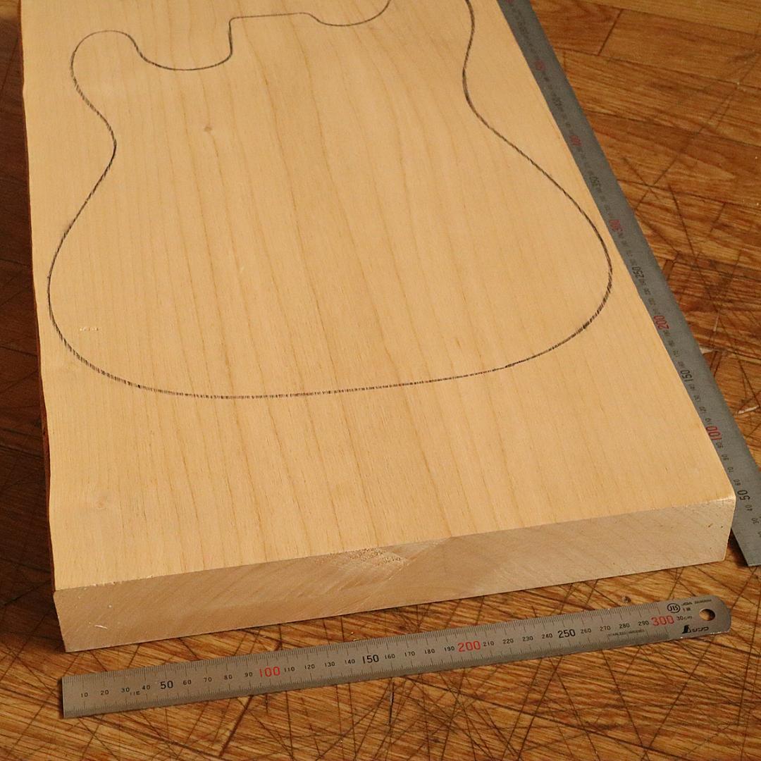 ワンピースアルダーボディ材 585 x 340 x 46.5