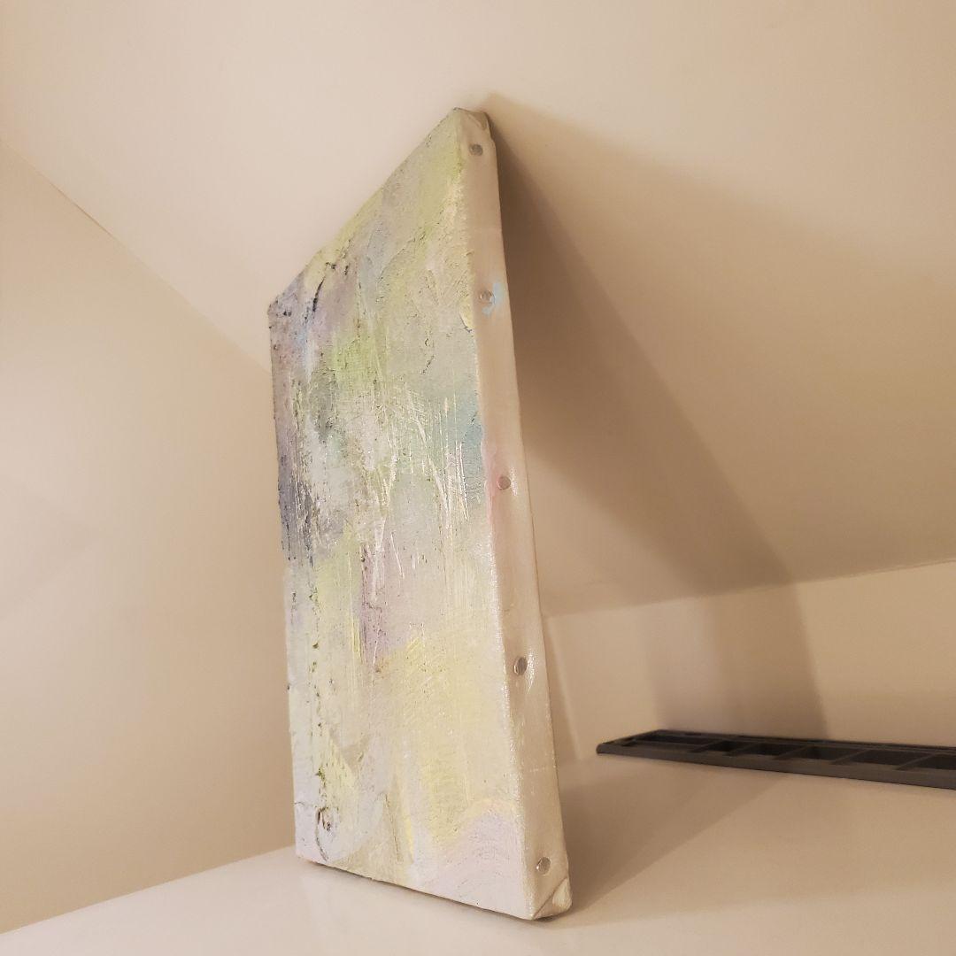 淡い色合いのアクリル抽象画