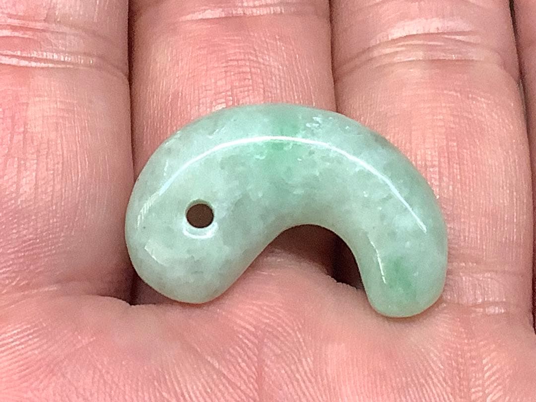 ✳極上高額翡翠勾玉‼️ 糸魚川翡翠ジェダイト 本物の守護石お守り 鑑別書付