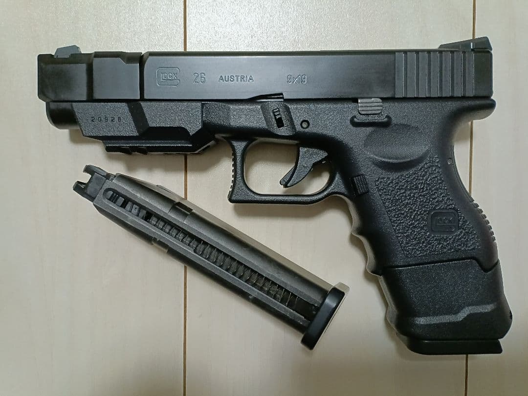 【中古品】東京マルイ ガスガン「グロック26 アドバンス」＋予備マガジン１本付