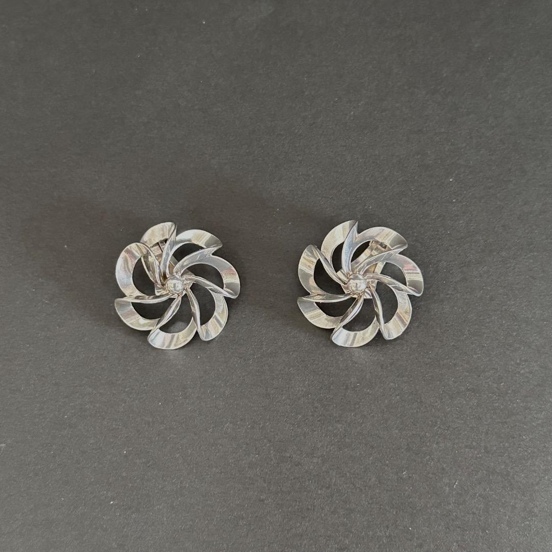 【美品！現品限り】N.E.From 銀の花 ブローチ &イヤリングセット