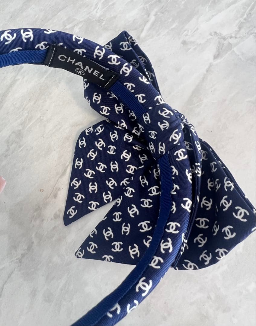 CHANEL ネイビー ロゴリボンヘアバンド/カチューシャ