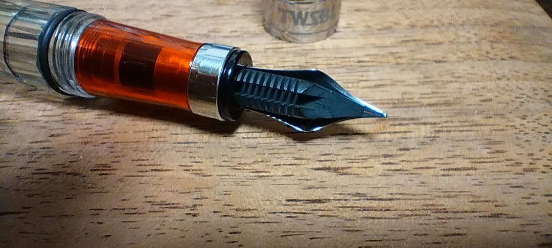 希少・国旗天冠モデル】TWSBI DIAMOND 580 RB 細字(F)