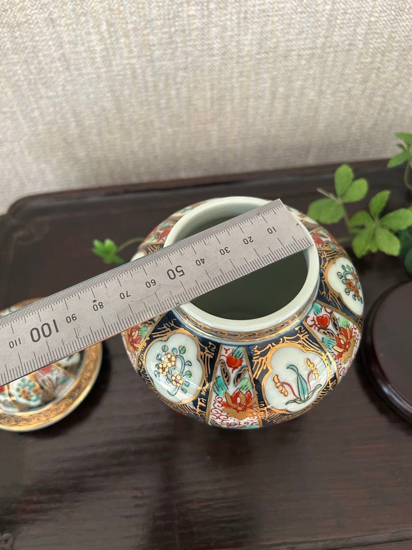 有田焼 古伊万里更紗 沈香壺 飾り壺 金彩多色花柄 箱あり - メルカリ