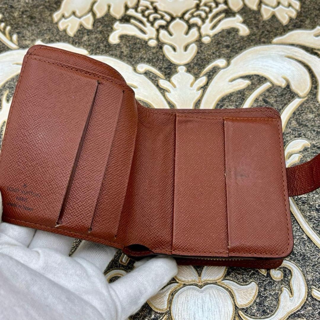 ルイヴィトン モノグラム コンパクトジップ 二つ折り財布 人気 定番