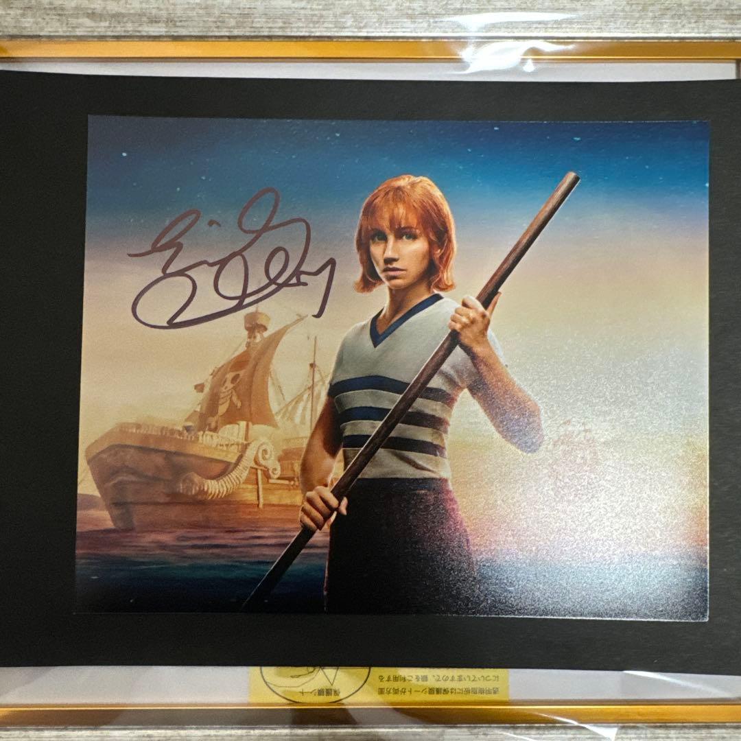 エミリー・ラッド 直筆サイン ポートレート ワンピース ナミ役 - メルカリ