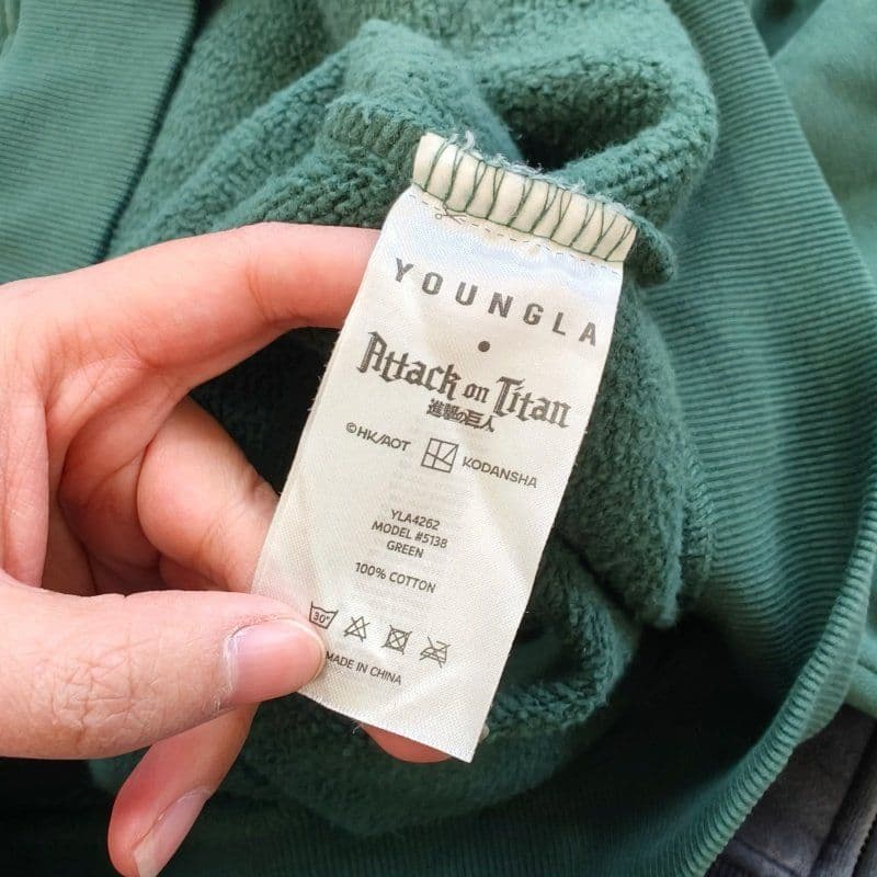 ヤングエルエー x 進撃の巨人 調査兵団 ジップアップ ブラック パーカー XL