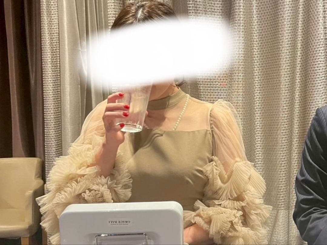 ラスト‼️値下げ　Leja 大人気　フリル袖付き　ベージュ パンツドレス　M