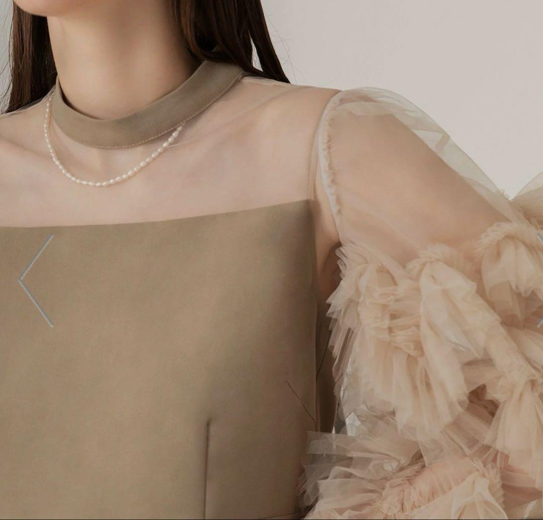 ラスト‼️値下げ　Leja 大人気　フリル袖付き　ベージュ パンツドレス　M