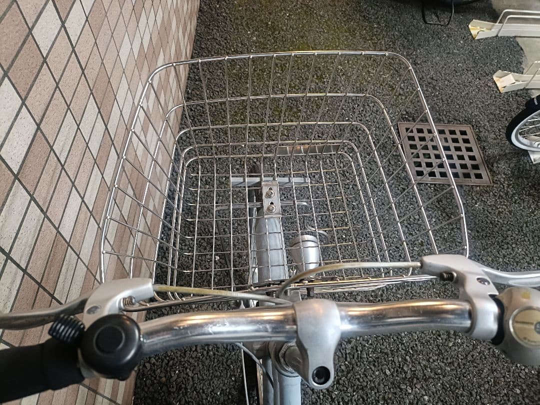 渋谷区）ブリヂストン自転車26インチ5段変速シティサイクル水色ステンレス前カゴ付