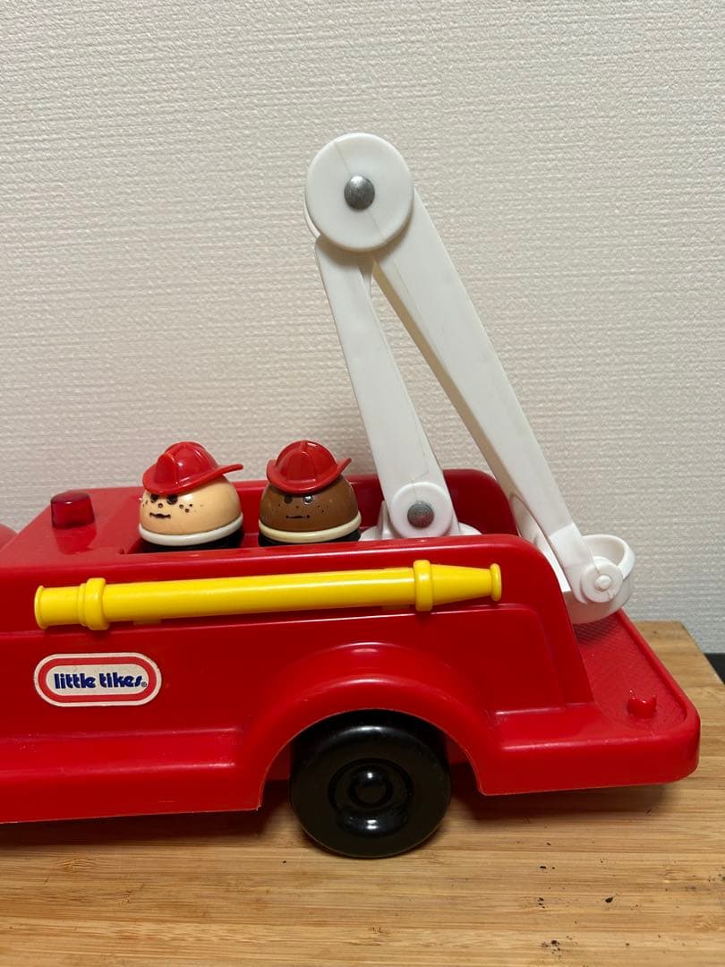 Little Tikes 消防車 消防士4体付き - メルカリ