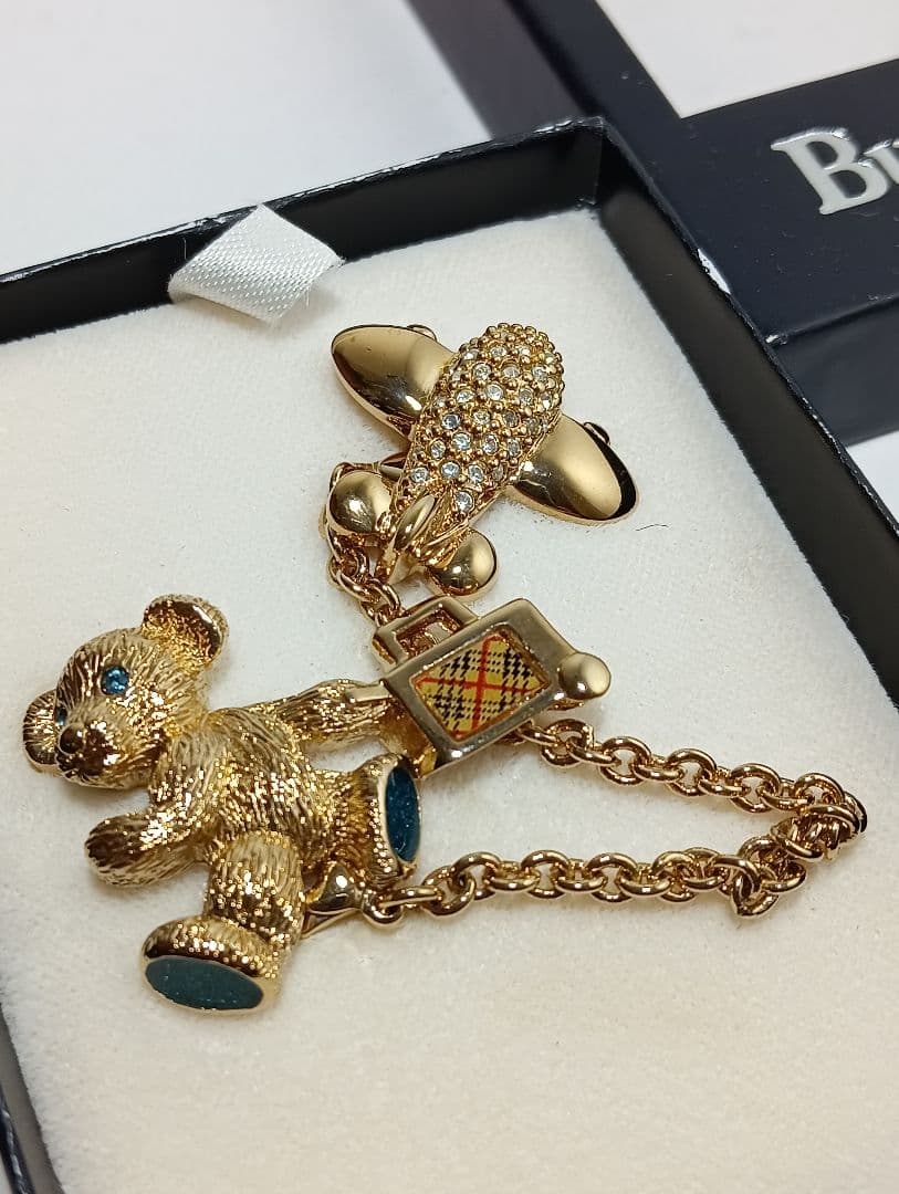BURBERRY バーバリー ピンバッジ JAL 限定 希少 ベア