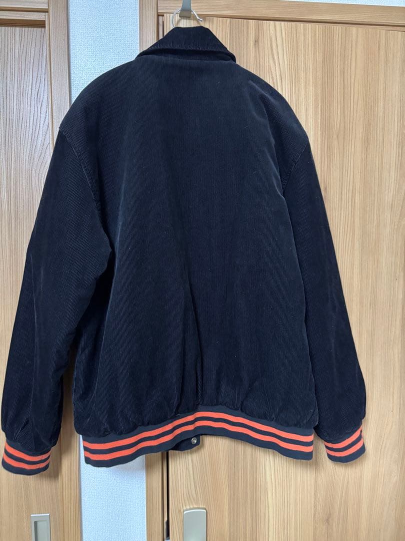 Carharttブラックコーデュロイジャケット