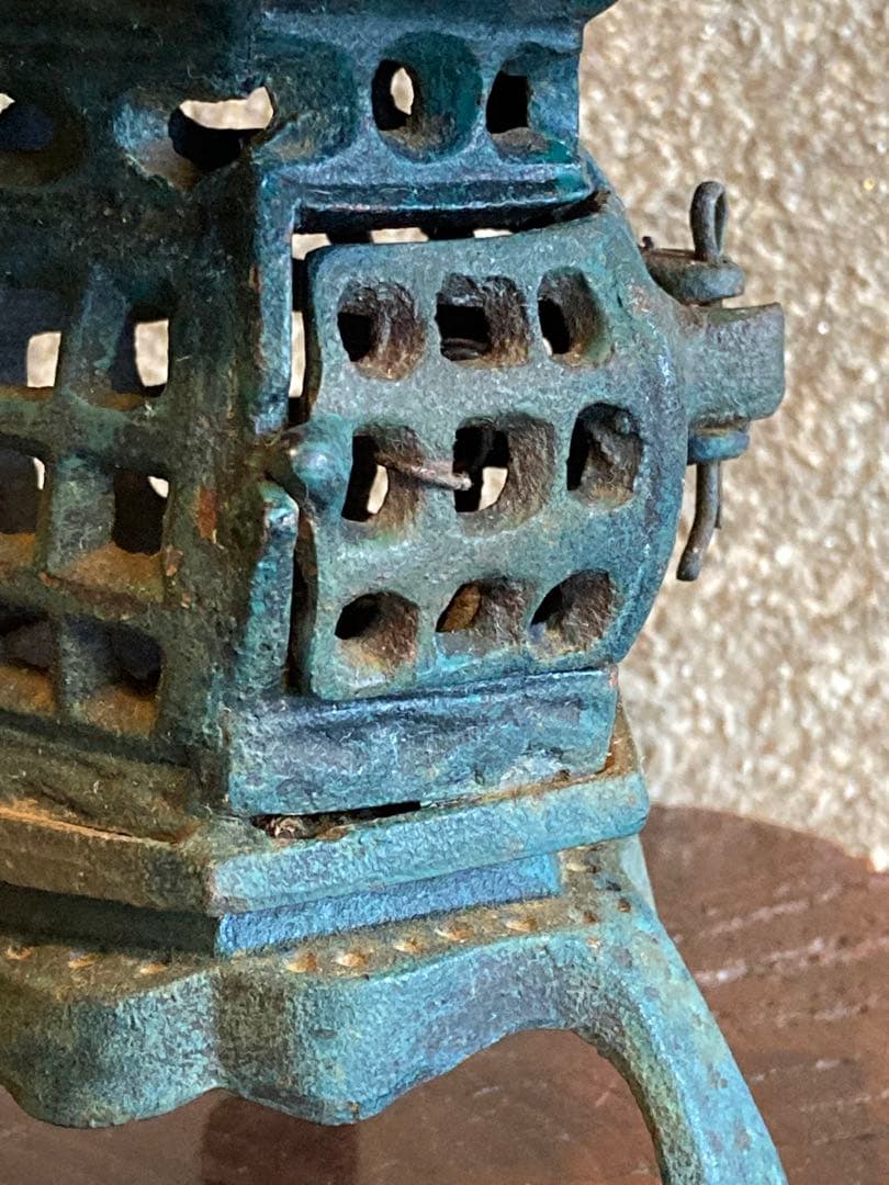 年代物 吊灯篭 六角傘鉄灯籠 錆あり 古鉄 古道具 レトロ アンティーク