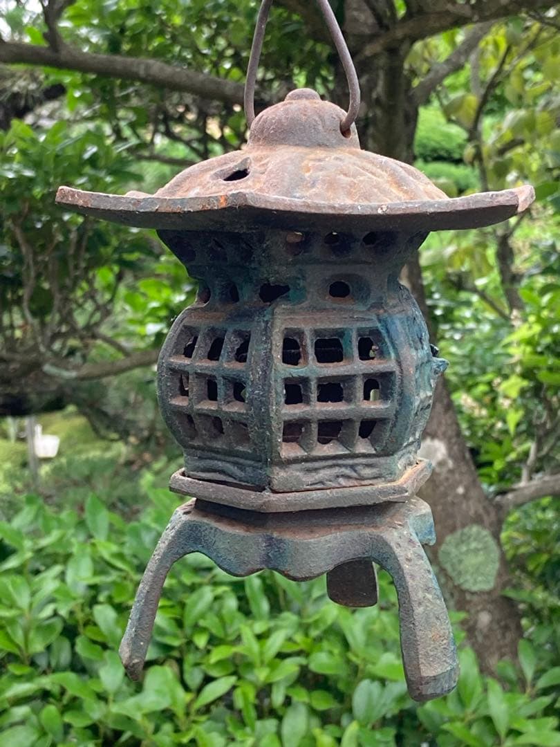 年代物 吊灯篭 六角傘鉄灯籠 錆あり 古鉄 古道具 レトロ アンティーク