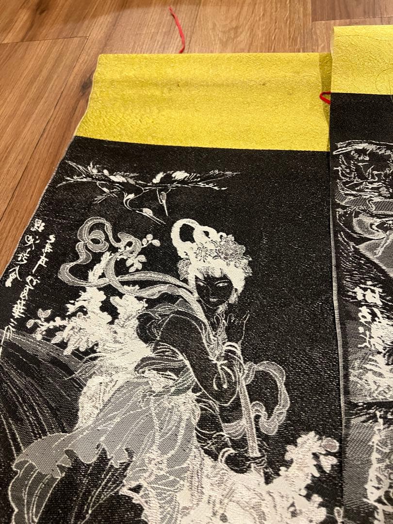 華三川が制作した『麻姑献寿』の絹織り絵で、杭州絹織工芸廠によって製造されたもの